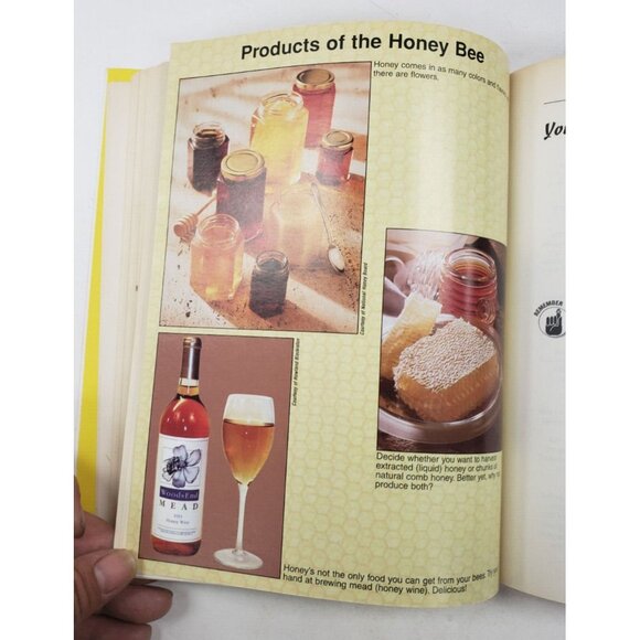 Beekeeping for Dummies Howland Blackiston Wiley Publishing ©2002 Book - Picture 8 of 8